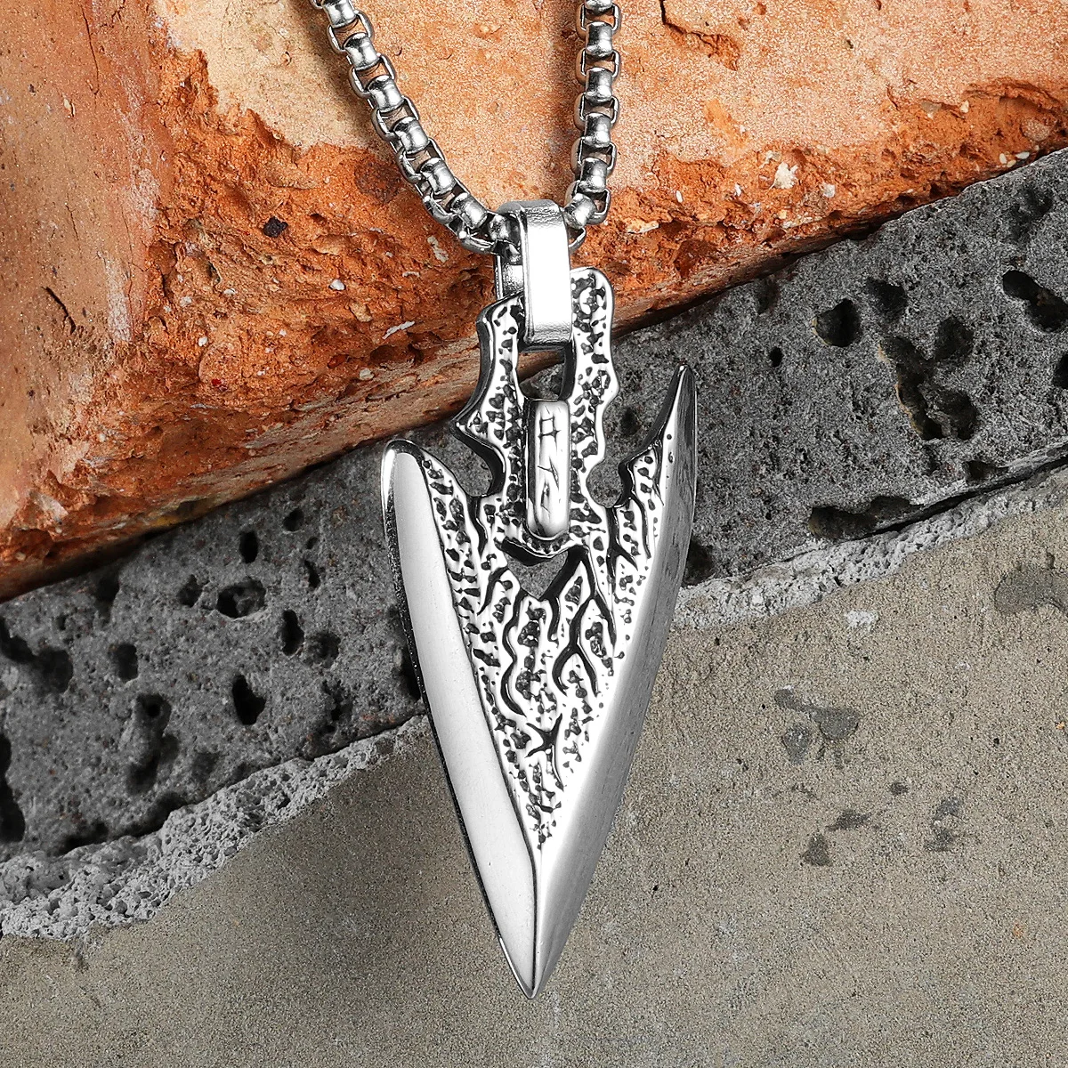 Retro Spear Arrow Carving Men Necklaces With Pendant Stainless Steel Jewelry For Male Women Punk Accessories Gifts Wholesale