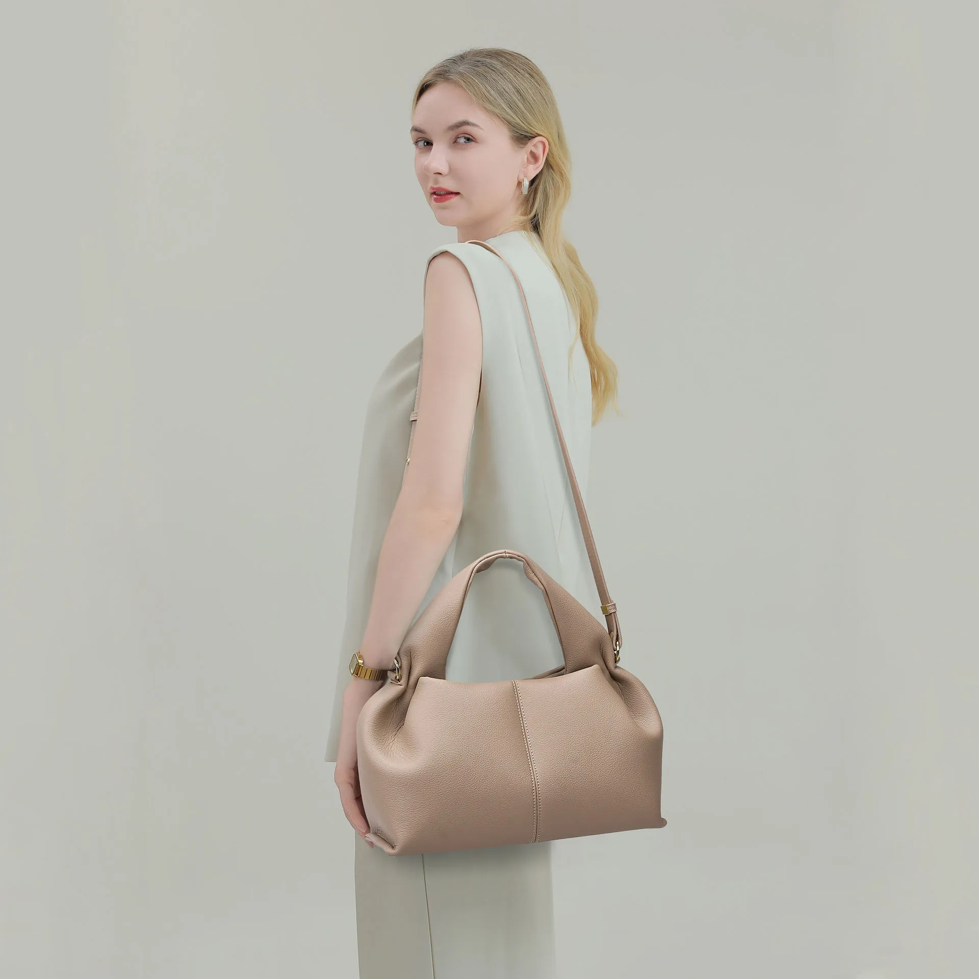 Trendy women's bags, fashionable cloud bag, versatile handbag, large-capacity shoulder bag, commuter soft leather crossbody bag, simple casual bag
