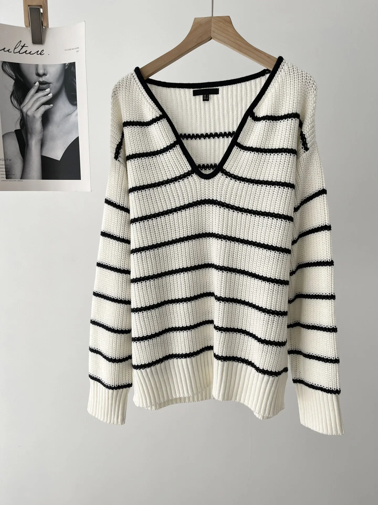 

Women's spring and summer new casual lazy commuter style chic striped V-neck sweater long-sleeved knitted sweater 16a