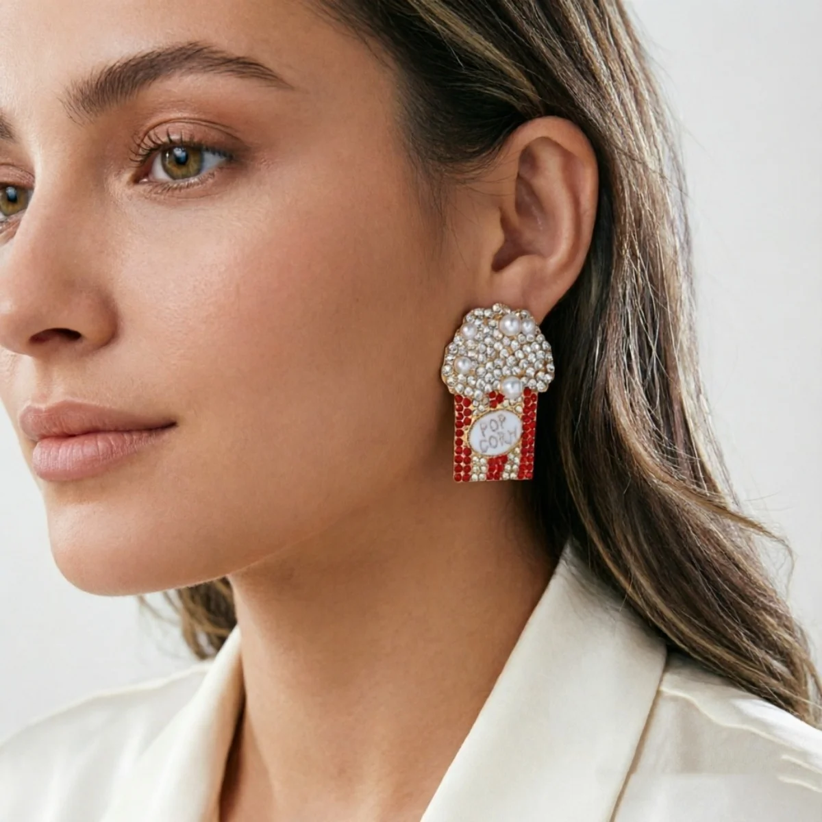 Weihnachtliche rote Strass-Ohrringe mit simulierten Perlen in Popcorn-Form für Damen, kreative Weihnachts-Popcorn-Ohrringe, Neujahrsparty-Schmuck. – Detail 18