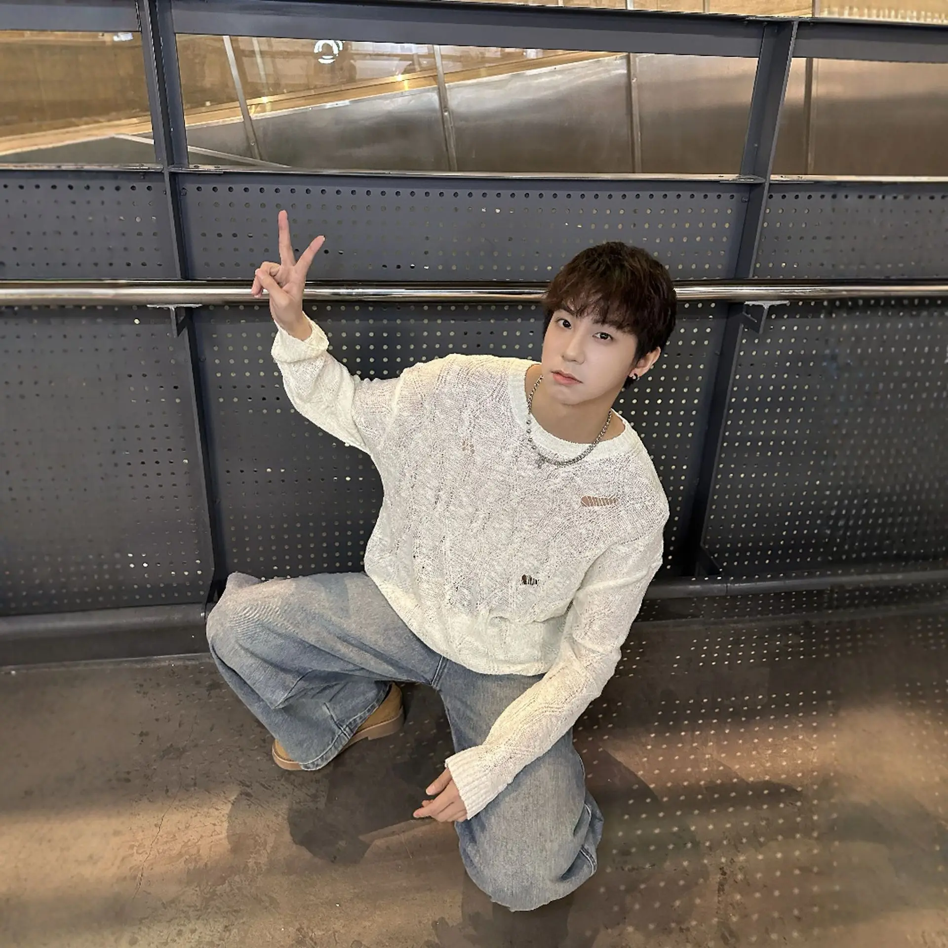 Blusa nueva de primavera con agujeros huecos, Top de malla fina, suéter de punto juvenil de manga larga para hombres y mujeres