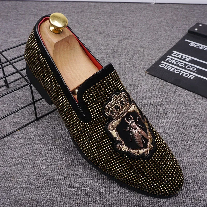 New Shoes for Men Leather Casual Shoes Luxury Pointed Toe Party Dress Shoes Street Trend Slip-on Rhinestone Crown Loafers