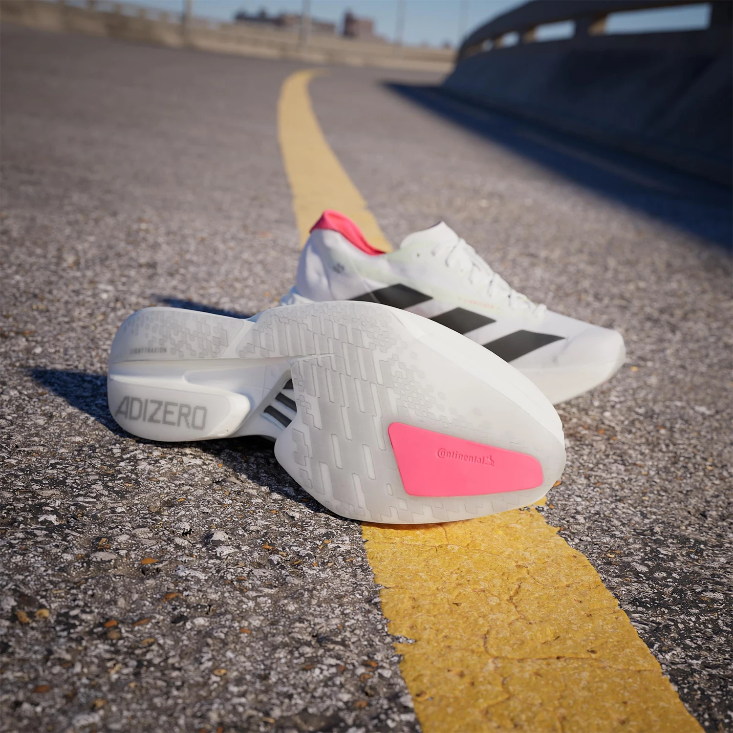 حذاء الجري Adidas الرسمي الأصلي للرجال خفيف الوزن وجيد التهوية برباط ونعل سميك JR1094