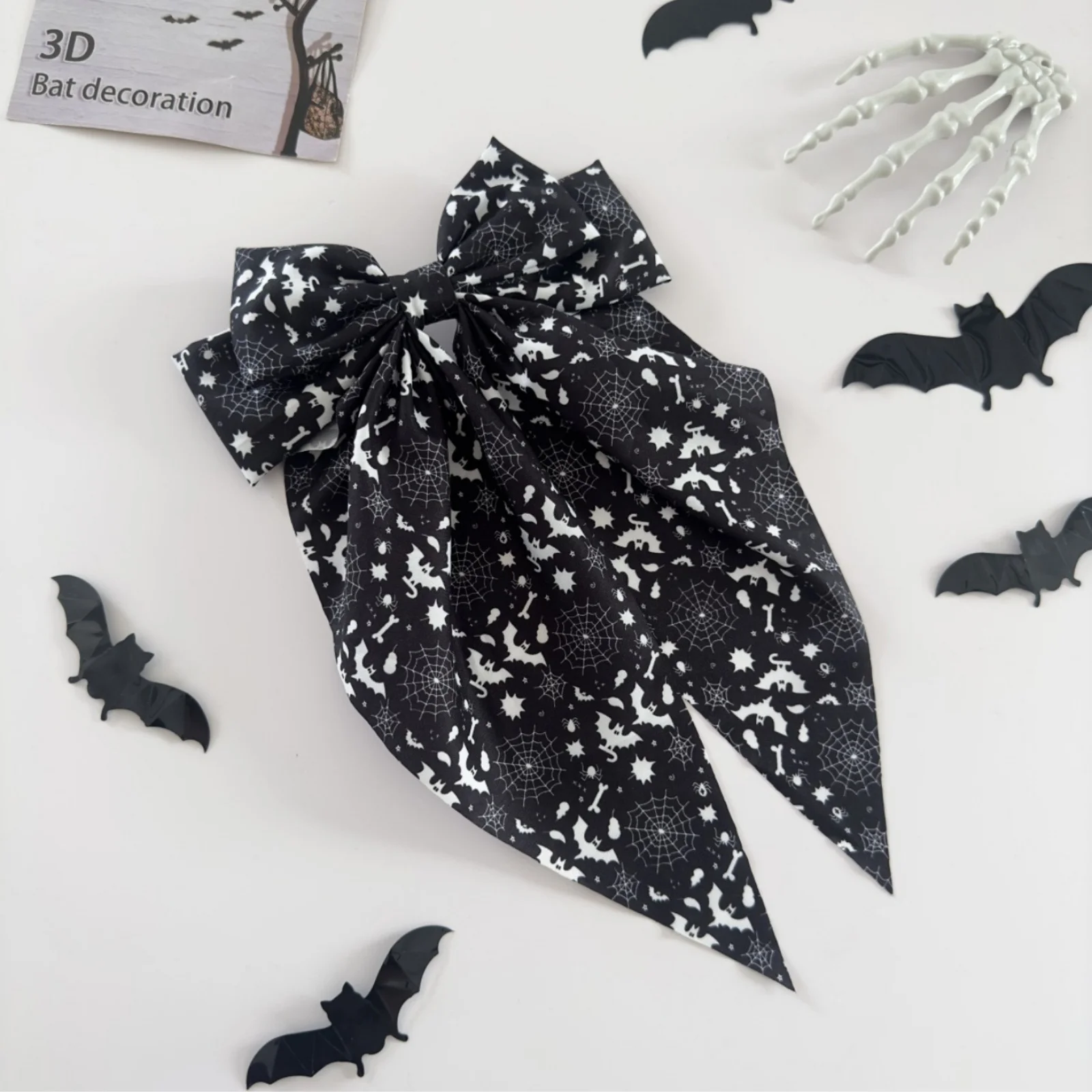 1PC Halloween Damen Lustige Haarspange mit Schleife im dunklen Stil, Haarschmuck mit Totenkopf- und Knöchelmuster, geeignet für den Alltag – Detail 2
