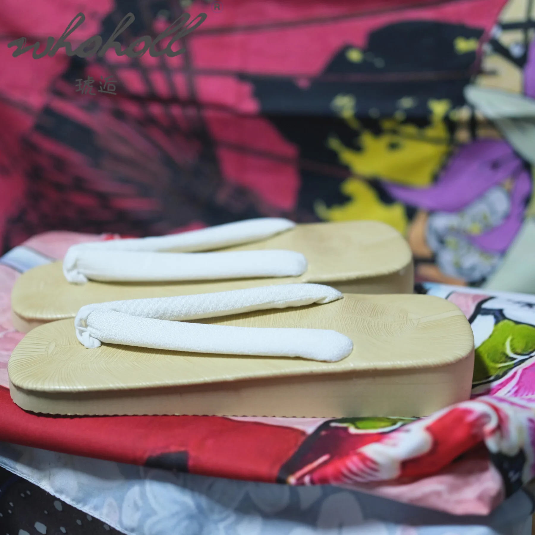 男性用日本の下駄,夏のビーチサンダル,漫画のコスプレシューズ,厚底の白いプラットフォームスリッパ