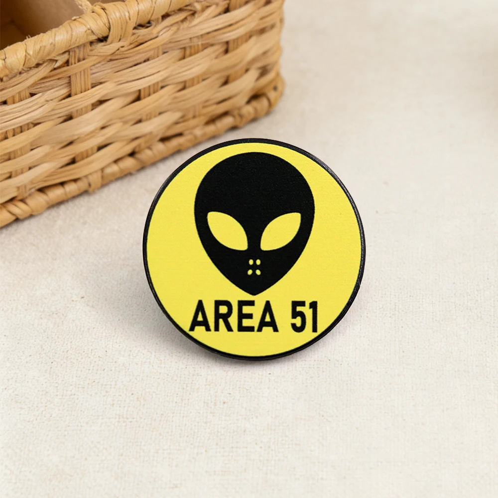 Area 51 Alien Emaille-Brosche Alien Area 51 Space Storm Abzeichen Lustige UFO-Anstecknadel Kleidung Taschen Accessoires Sci-Fi Geschenk – Detail 8
