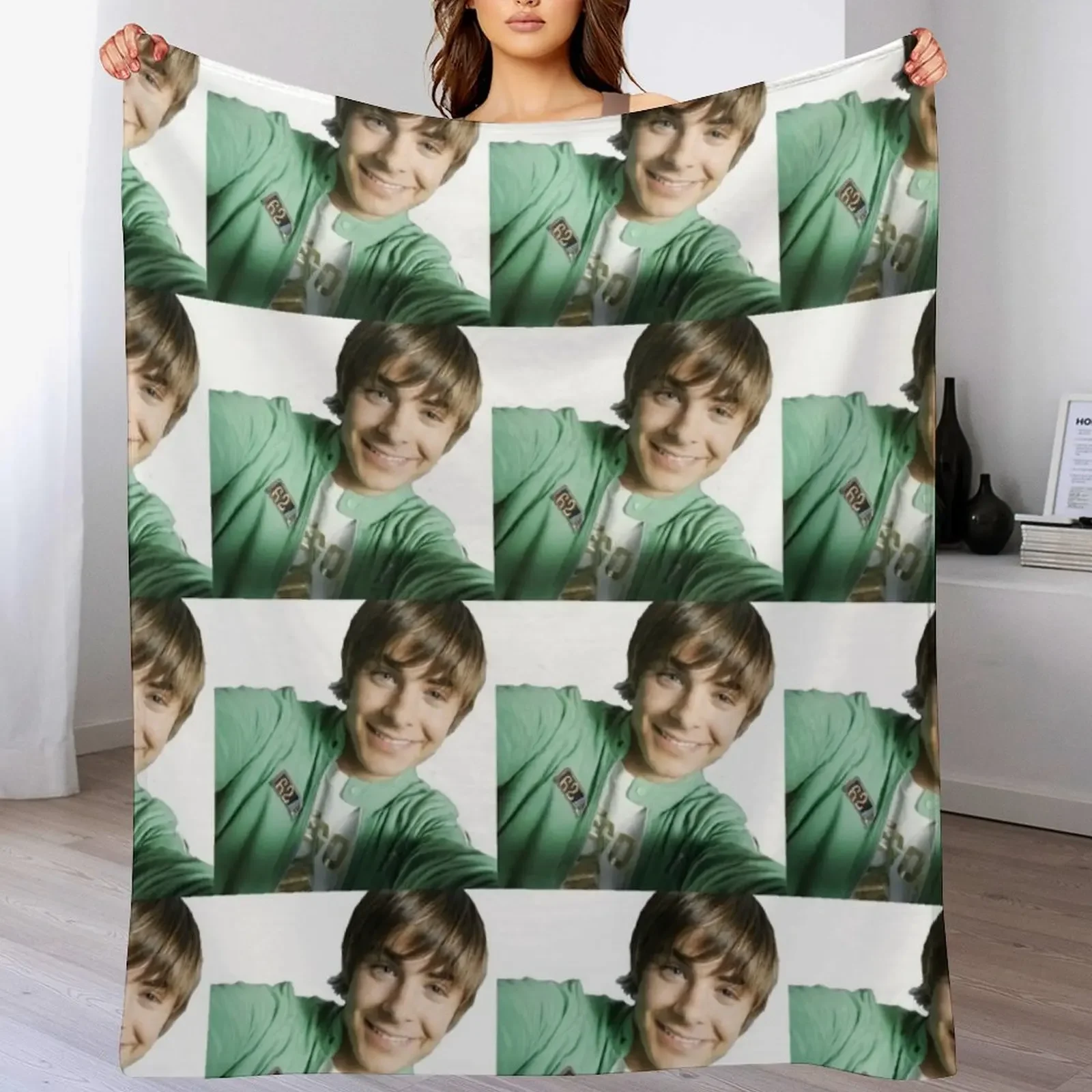 

New Zac Efron Selfie Throw Blanket Machine Washable Soft Warm Blanket