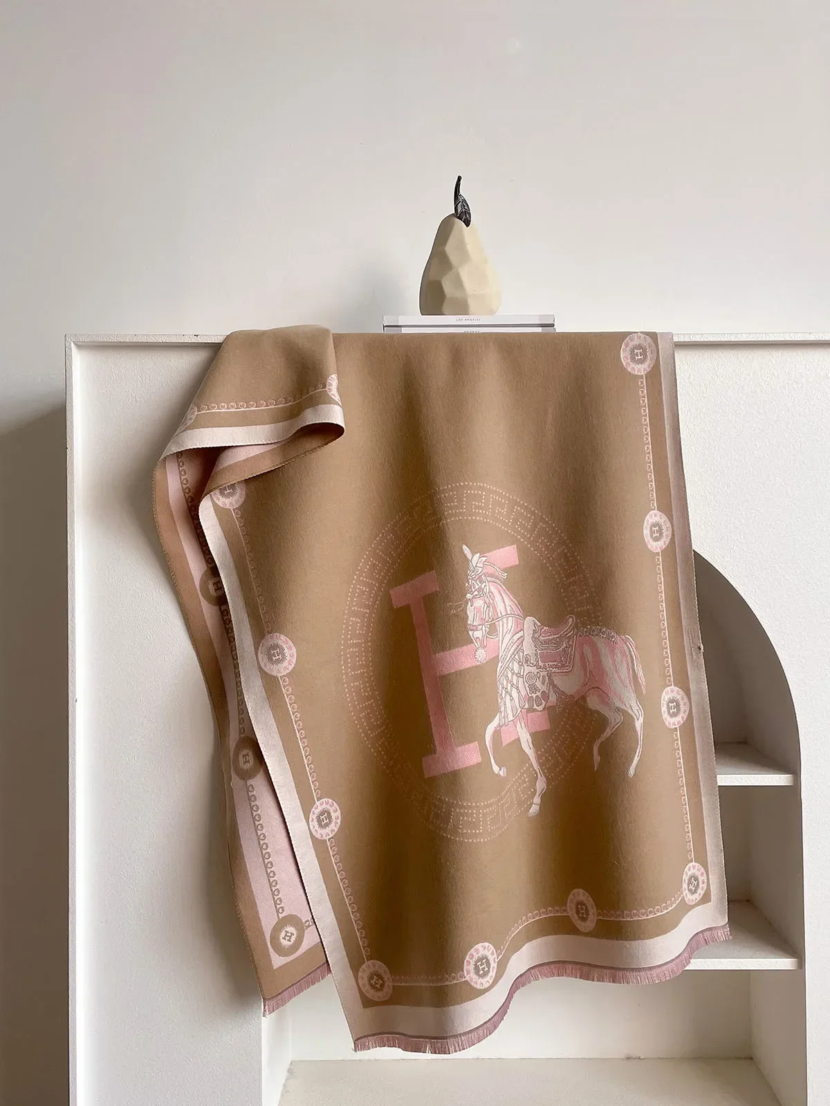 Bufanda de cachemir de imitación con estampado de caballo para mujer, chal grueso, cálido y versátil, moda de otoño e invierno, novedad de 2024