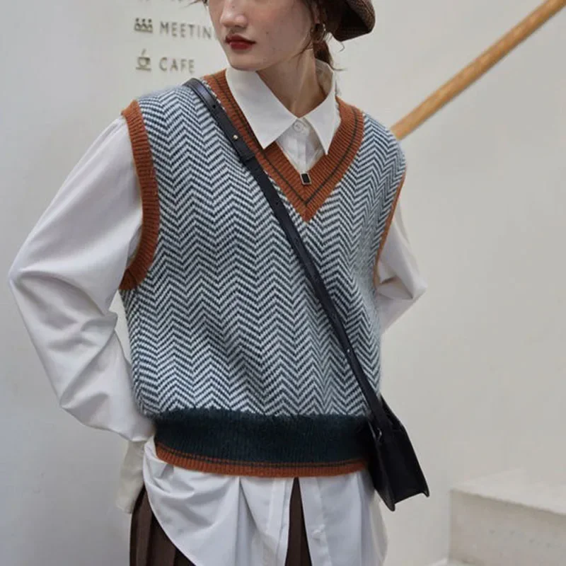 Sweater Waistcoat Versatile Loose Knitwear Vest Vintage V-Neck Cropped Knitted Vest Women Sleeveless Contrast Patchwork Striped
