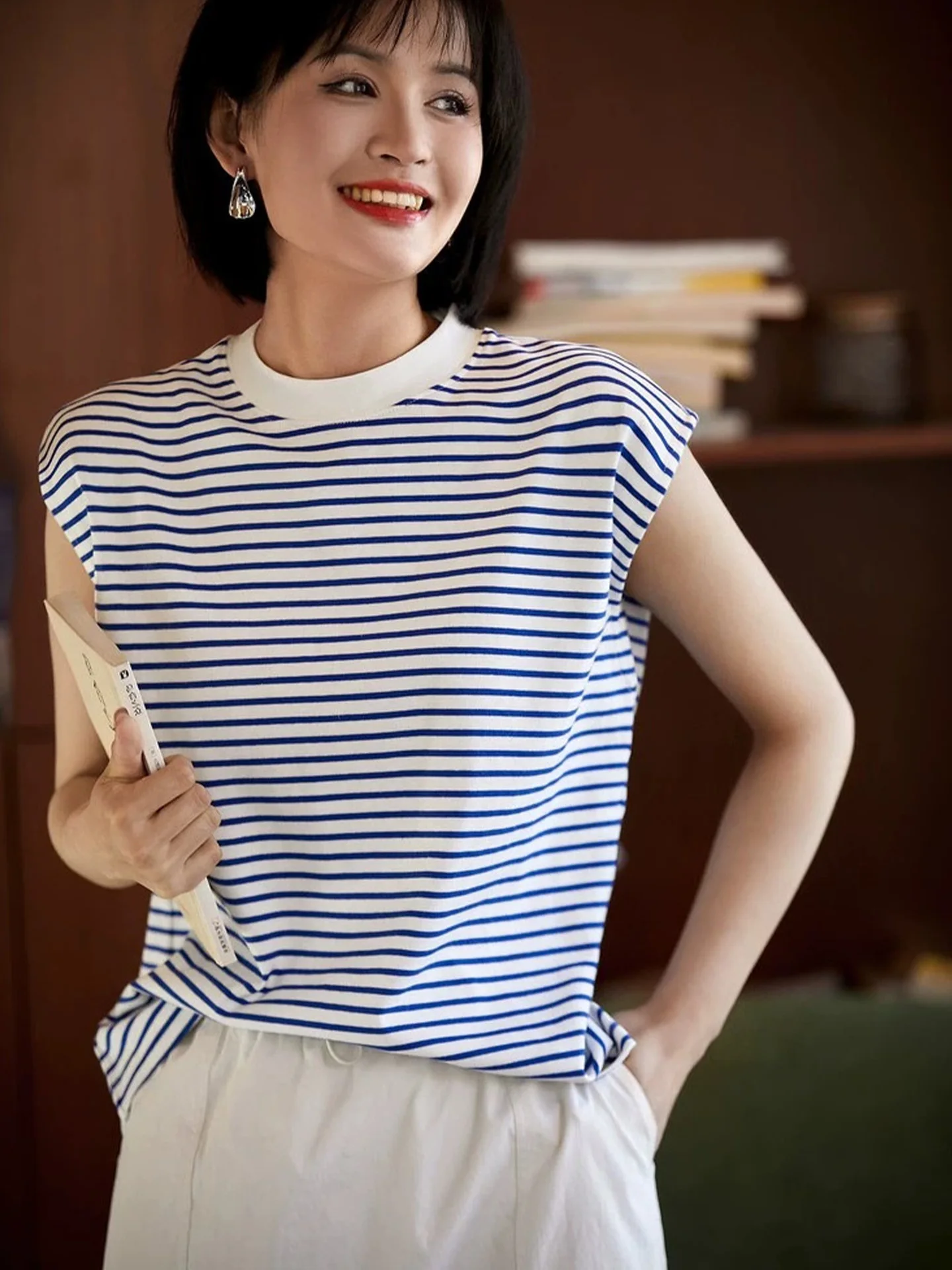 

Модная женская футболка в полоску с цветовыми блоками, корейский стиль, прямой крой, лето 2025, из шелковой смеси