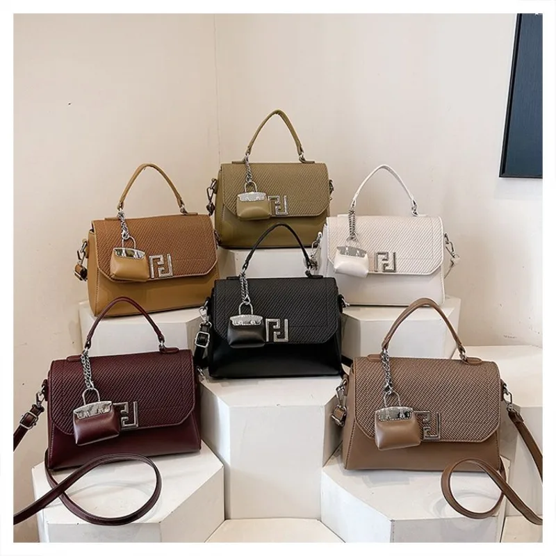 

Simple Chic Vintage Diaper Bag For Women Elegant Leather Crossbody Handbag Designer Unique Retro Messenger Purse And Shoulder