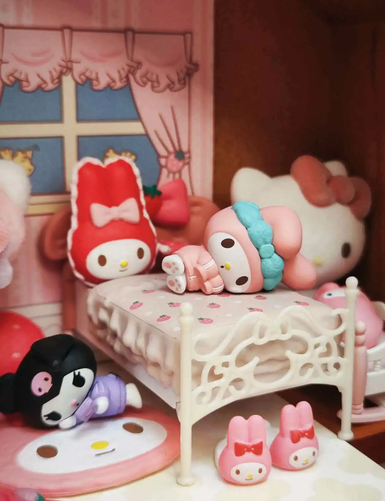 

Новинка в наличии: Набор фигурок Kt Cat, Kuromi, Cinnamoroll, My Melody (Home Edition) — Сюрприз-бокс, настольное украшение, подарок для девочек