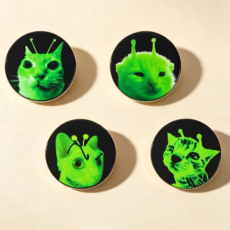 New Funny Alien Cat Design Metal Brooch Cartoon Casual Gift Badge Pin Accessories For DIY Clothing Bags Hat Scarf T-shirt Jeans