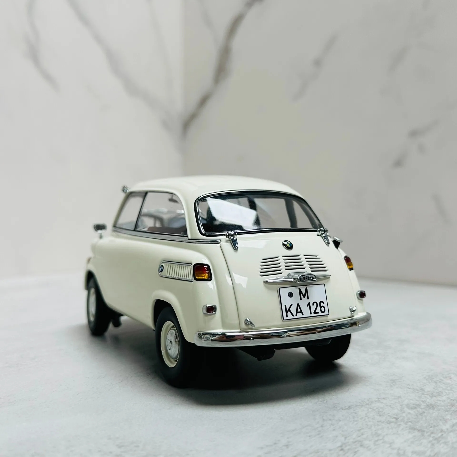 Autoart 1:18 600 Weißer Eierwagen Simulation Limited Edition All Open Alloy Metal Statisches Automodell Spielzeug Geschenk