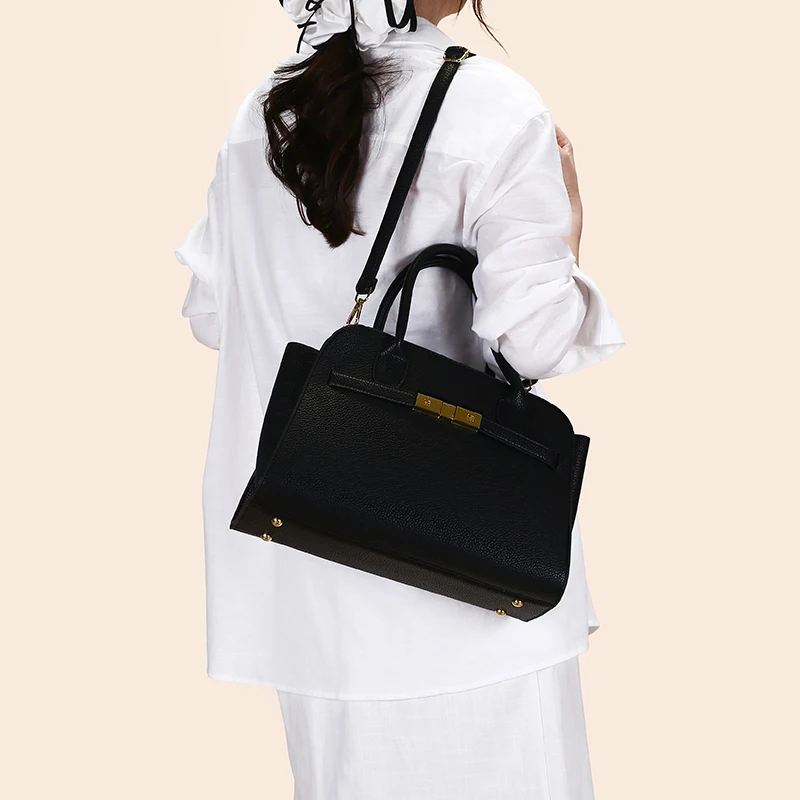 

Sophisticated Look Messenger Bag Women Multifunctional Shoulder Bag Elegant Vibe For Professional And Social Settings
