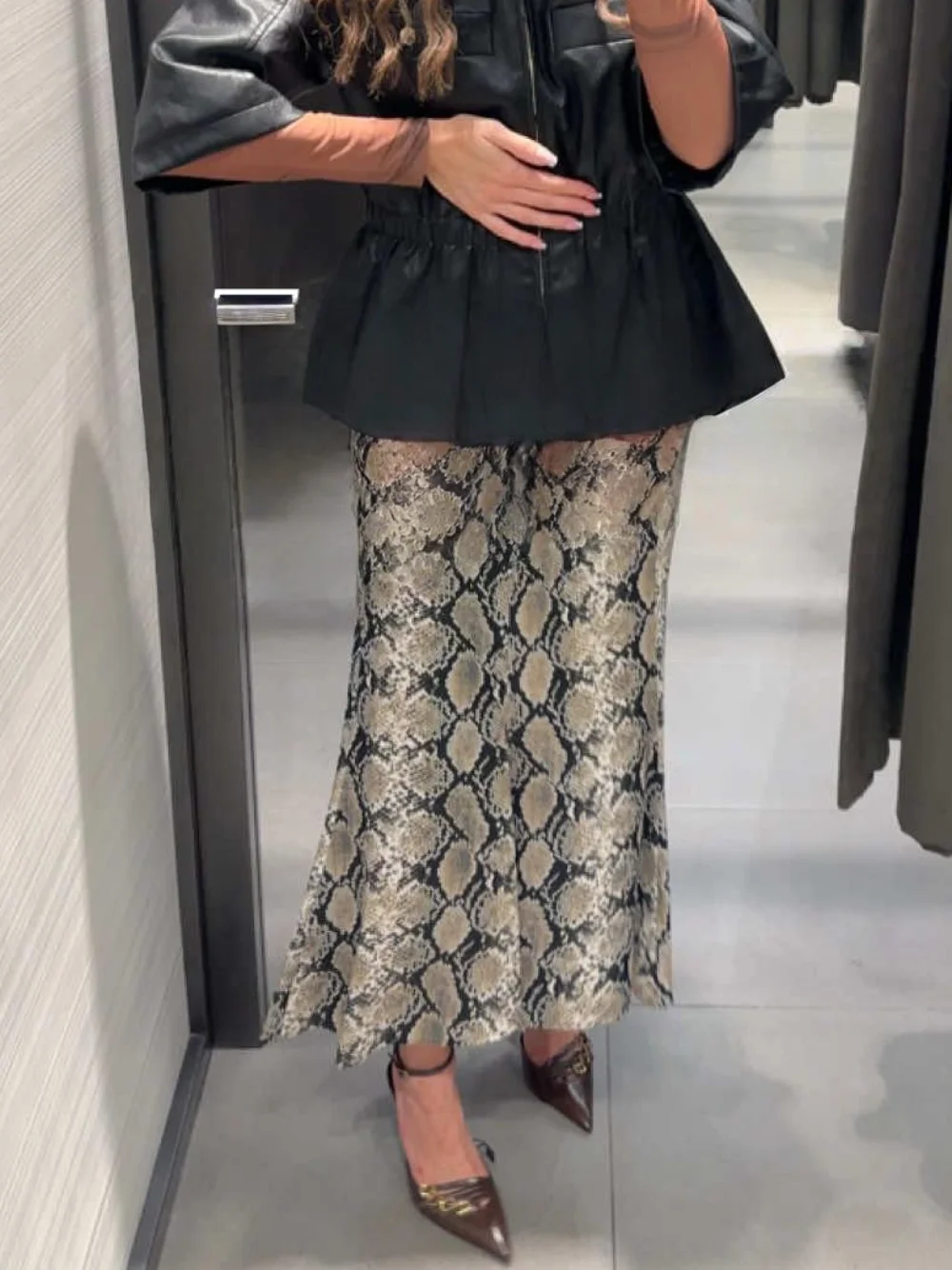 

Leopard print satin skirt women 2025 autumn new high waist A-line midi skirt retro fashion sexy all-match