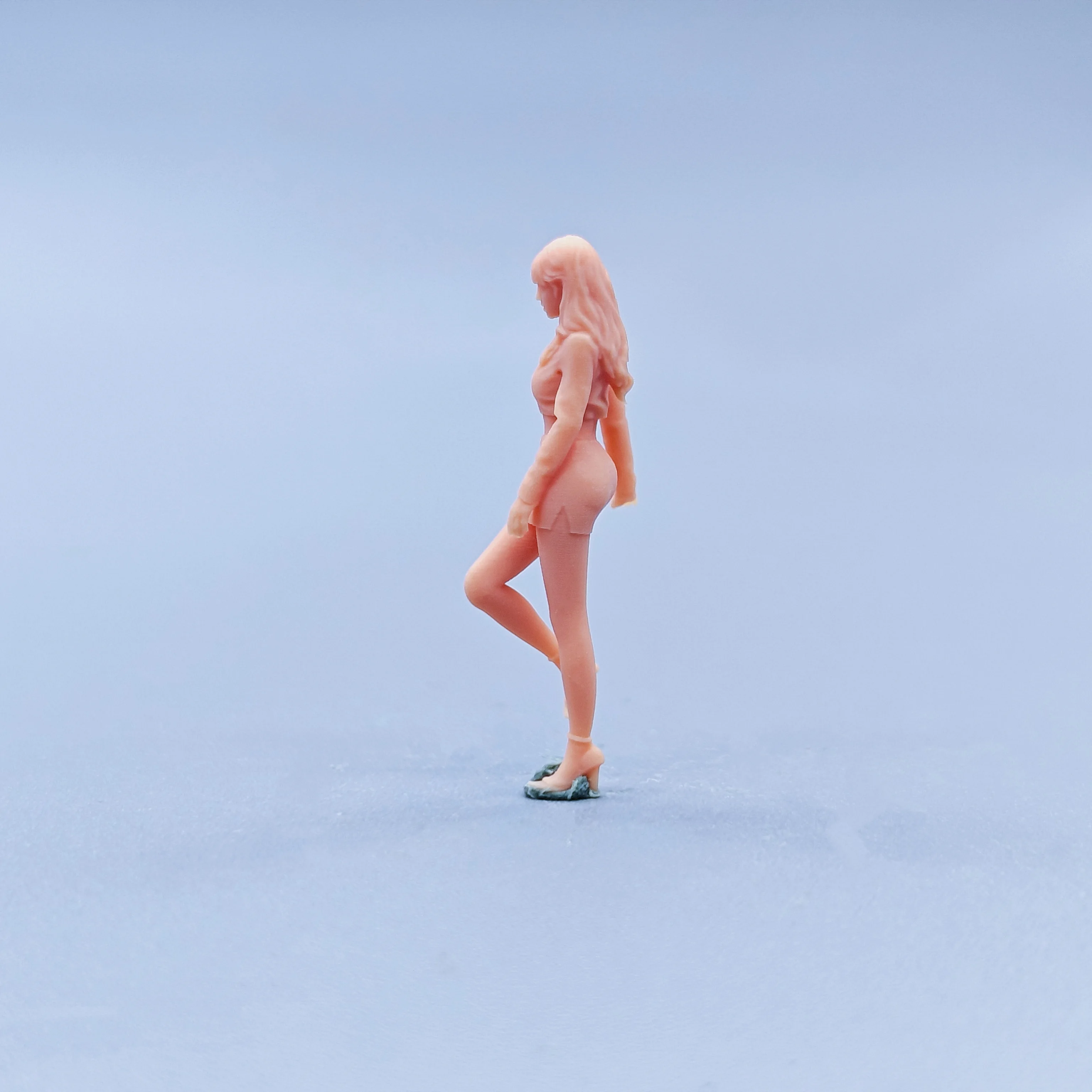 1/64 1/43 Figurines Scale Model Resin Standing Posture Sales Girl Uncolored Miniatures Diorama Hand-painted C733
