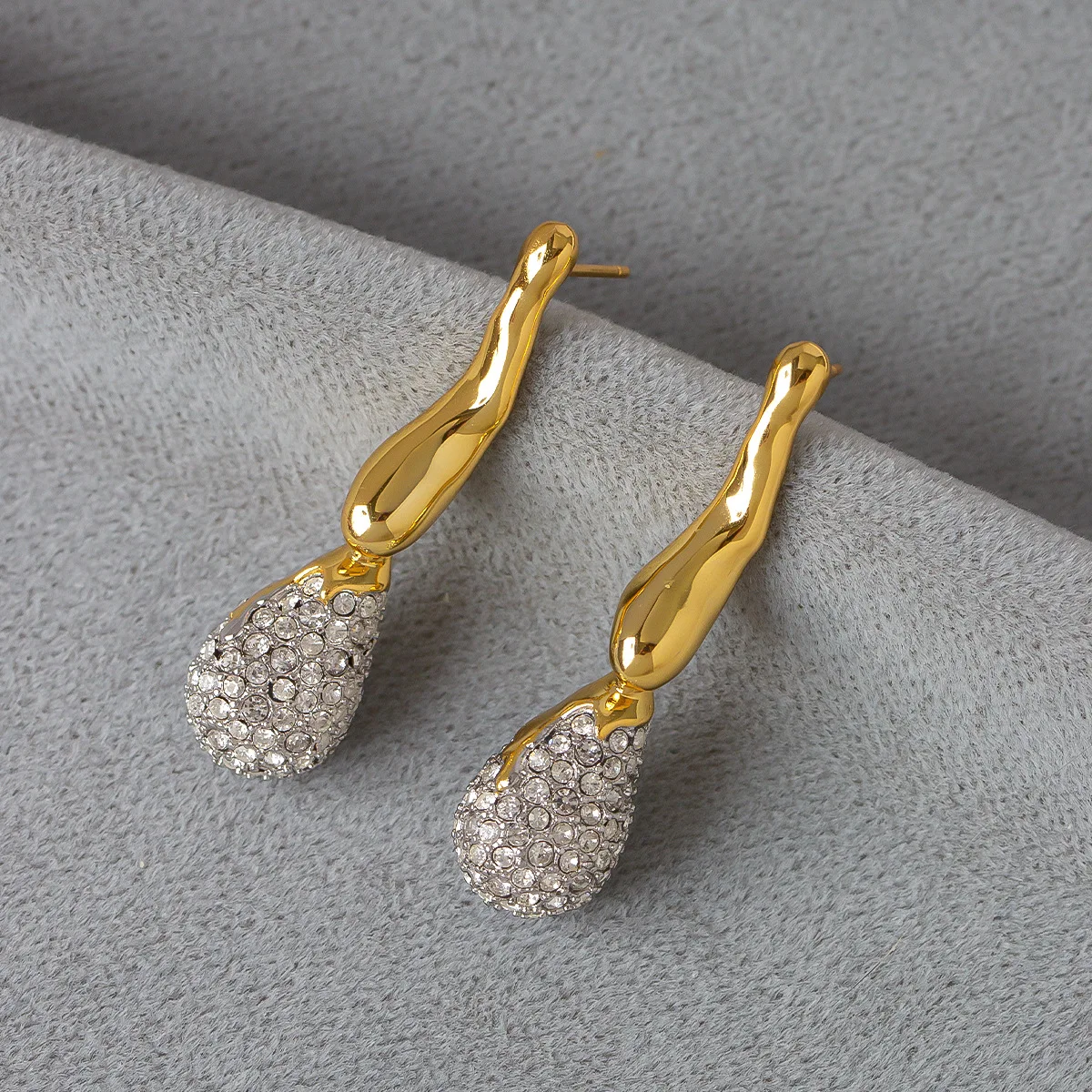 

New vintage jewelry for women with 18k gold-plated, fashionable and exquisite zircon stud earrings
