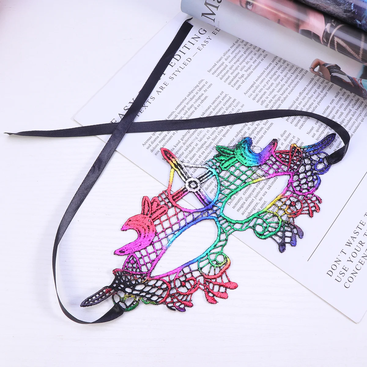 

1Pcs Luxury Lace Eye Mask Dazzling Finish Hot Stamped Design Adjustable Ribbon Perfect for Halloween Valentine Masquerade Party