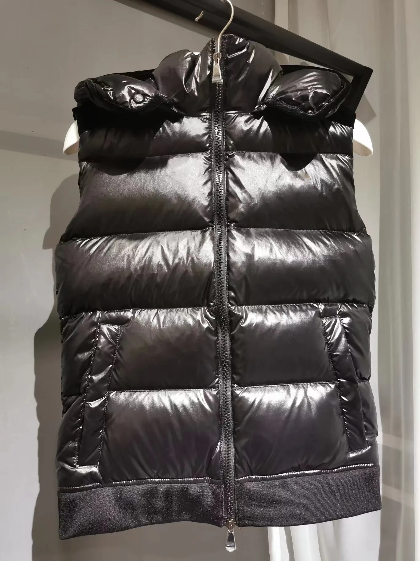 

2022 New Hooded Down Vest