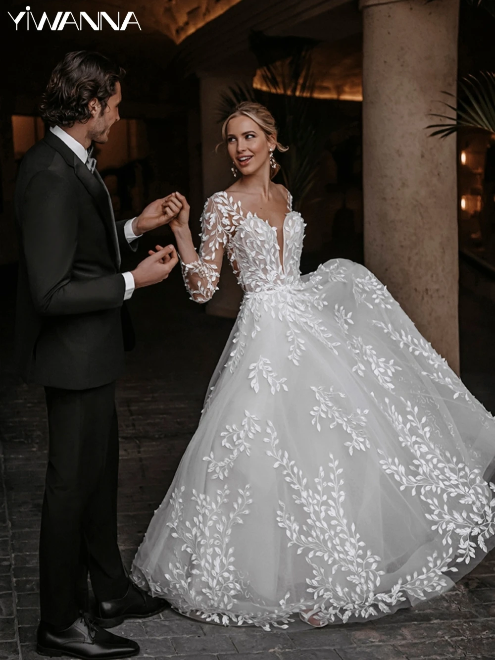 

Sexy Deep V-neck Backless Wedding Dress Classic Lace Appliques Bride Robe Elegant A-line Long Bridal Gown Robe De Mariée