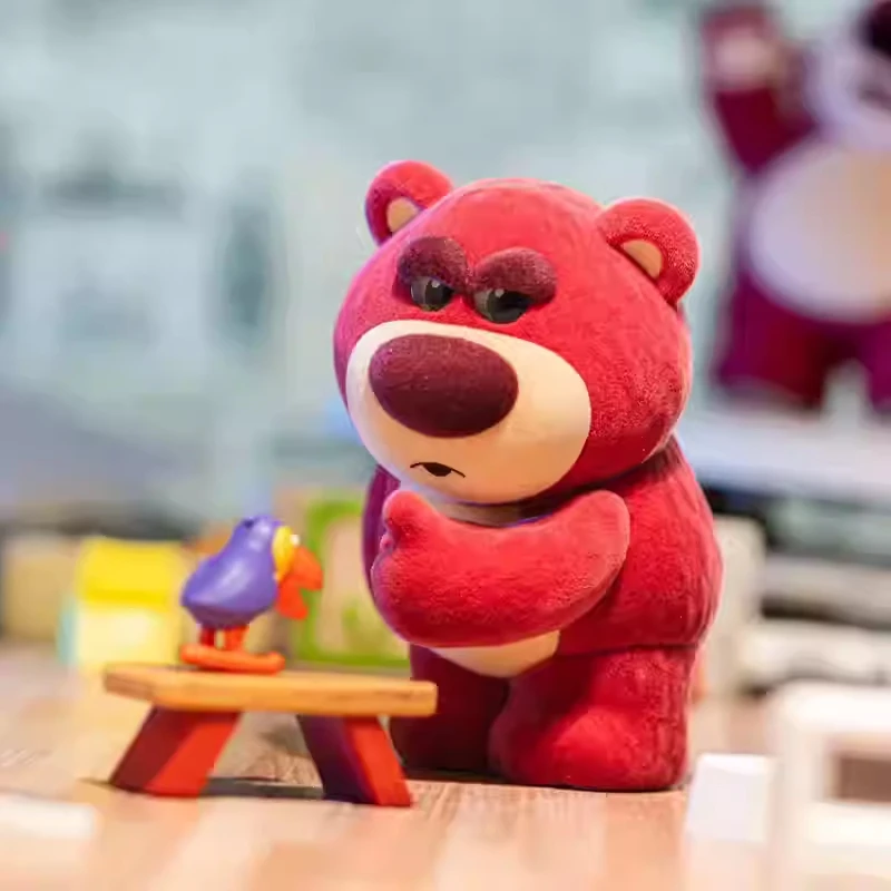 Caja ciega de oso de fresa de Disney, figura de adornos periféricos, juguetes de moda, regalos de alto valor