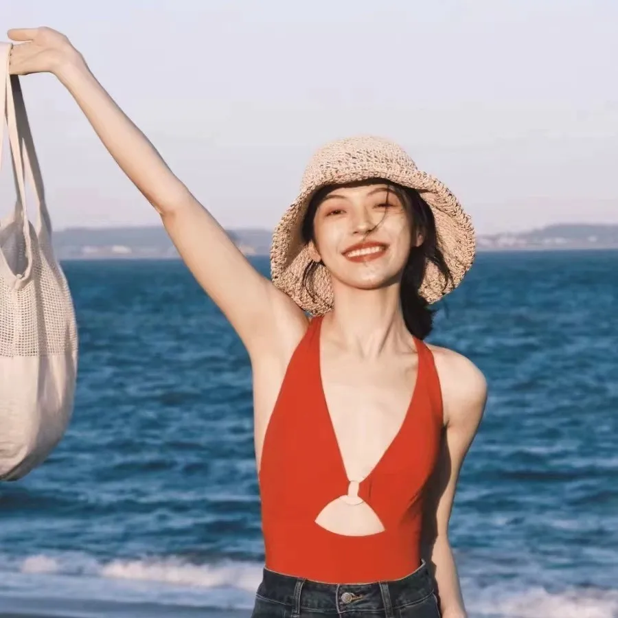 2025 香港スタイル水着女性のレトロスリムセクシーな背中の開いたスリムネックホルター休暇ビーチスリング