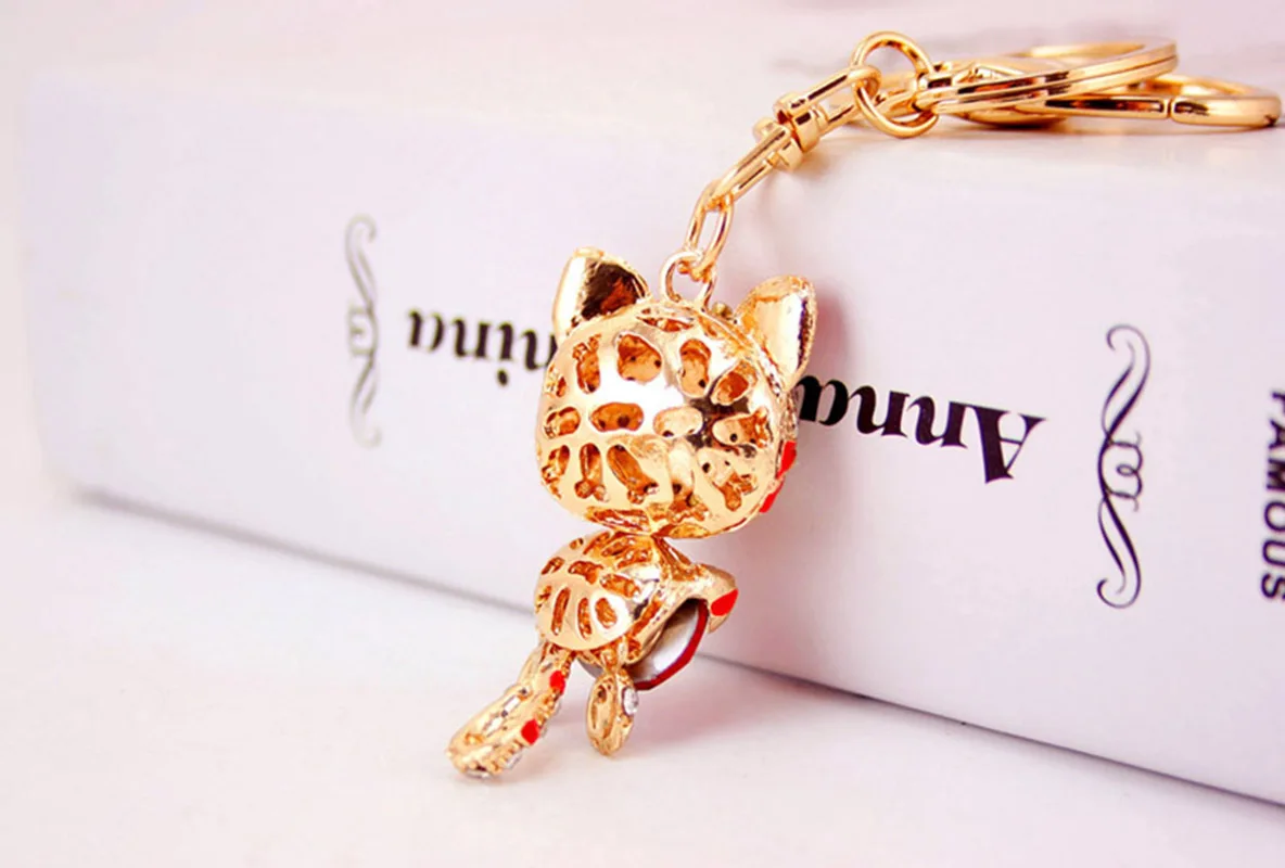 A Cute Lucky Cat Kitten Pet Crystal Rhinestone Car Keychain Ring Gift Pendant for Girlfriend, Boyfriend, Women, Men, Friends, Lovers, Colleagues, Classmates