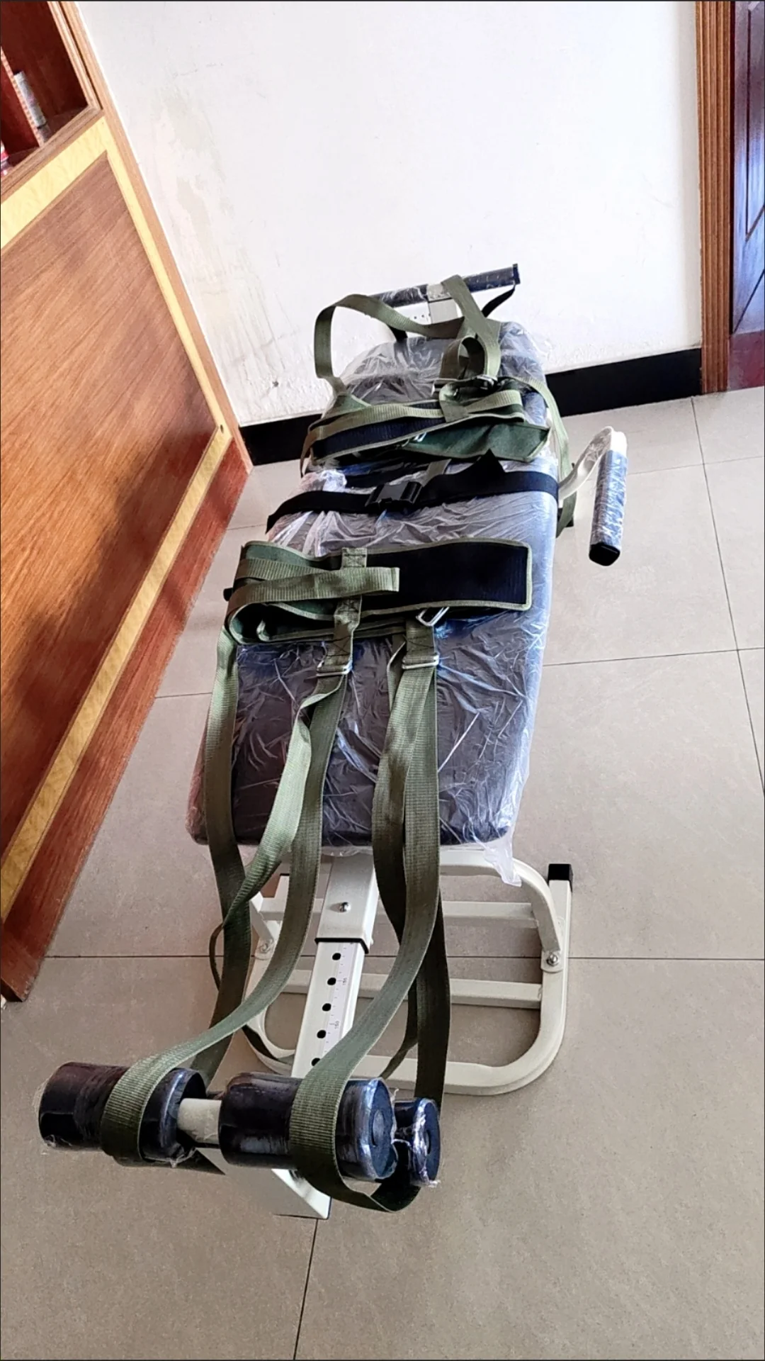 Cervical and lumbar traction bed Lumbar disc herniation Spine and lumbar stretcher