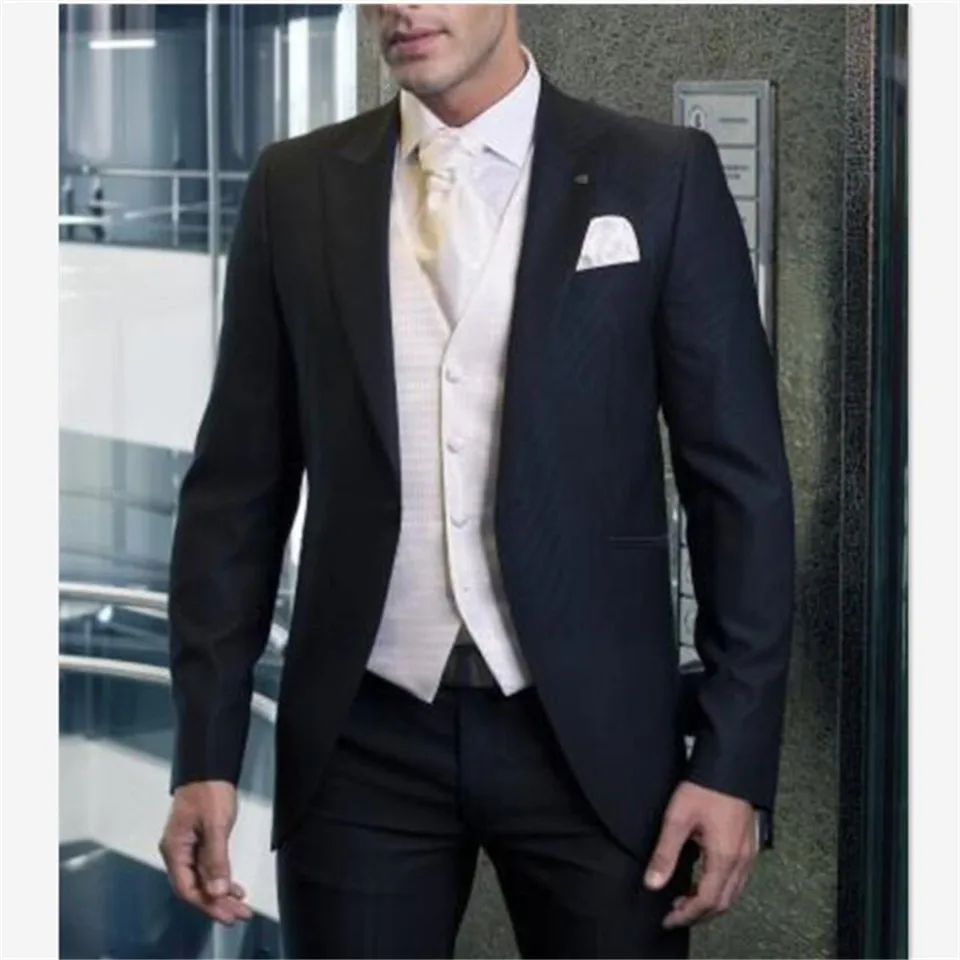 New Classic Men’s Suit Smolking Noivo Terno Slim Fit Easculino Evening Suits For Men Black Formal Peaked Lapel Bespoke Groom Tux