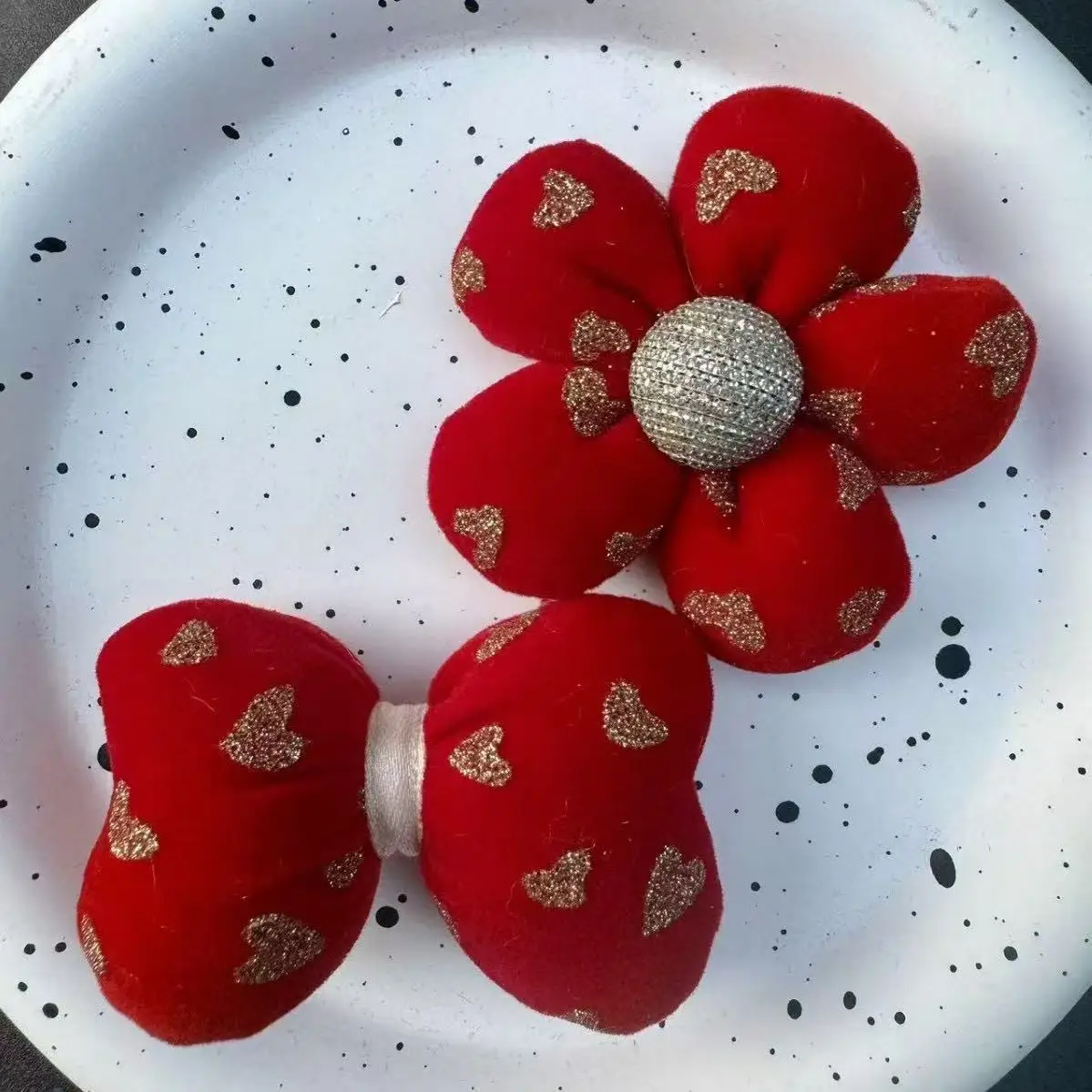 

300pcs Wholesale Flocked Fabric Heart Pillowcase Bow Flower Diy Children's New Year Hairband Clothing Bag Shoes Accessories Bulk