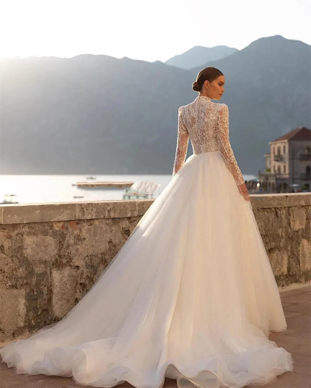 Luxury Wedding Dresses High Collar Beautiful Mermaid Long Sleeves Sexy Lace Applique Fluffy Princess Style Mopping Bridal Gowns