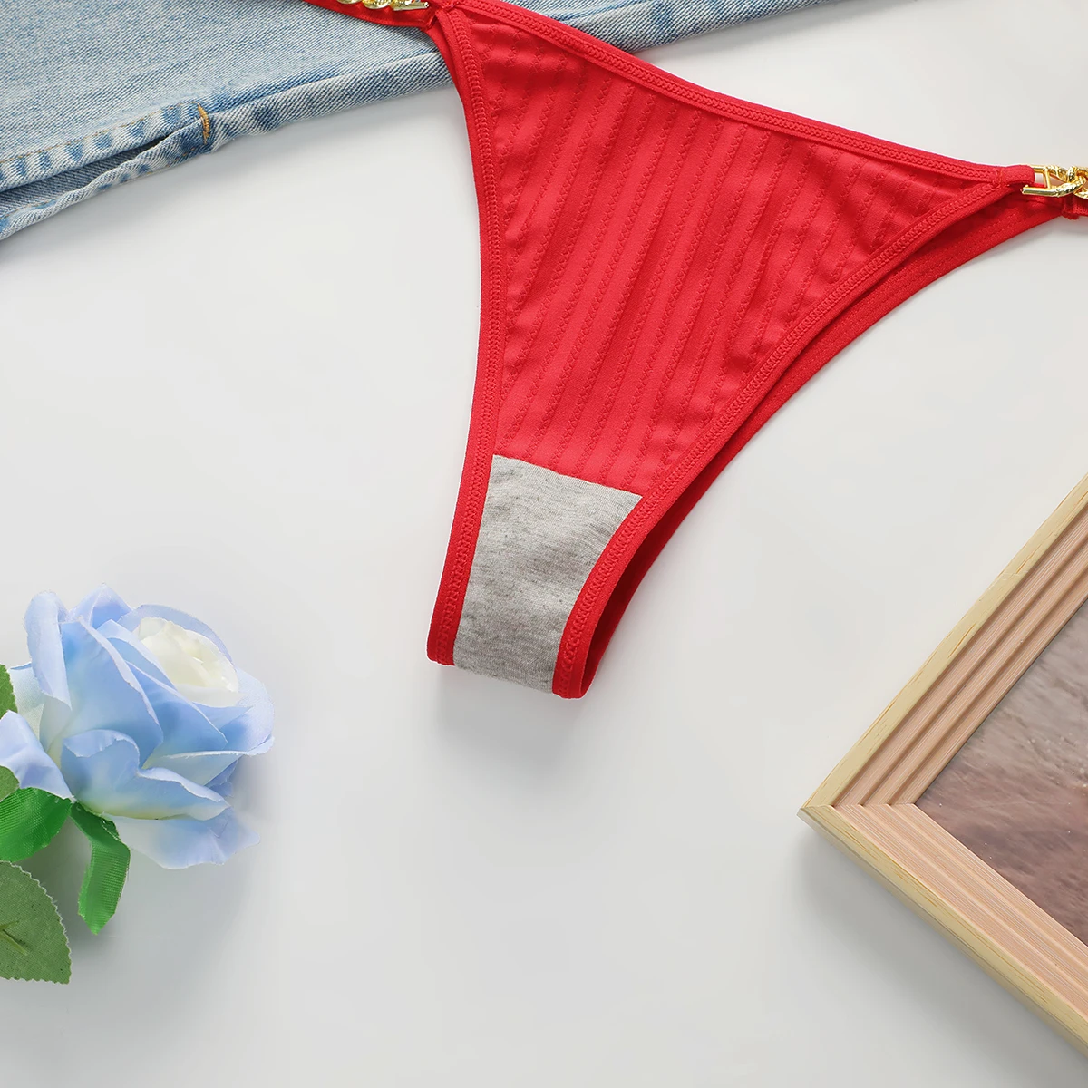 Women\'s New Sexy Casual And Comfortable Solid Color Invisible red Thong Underwear C2351