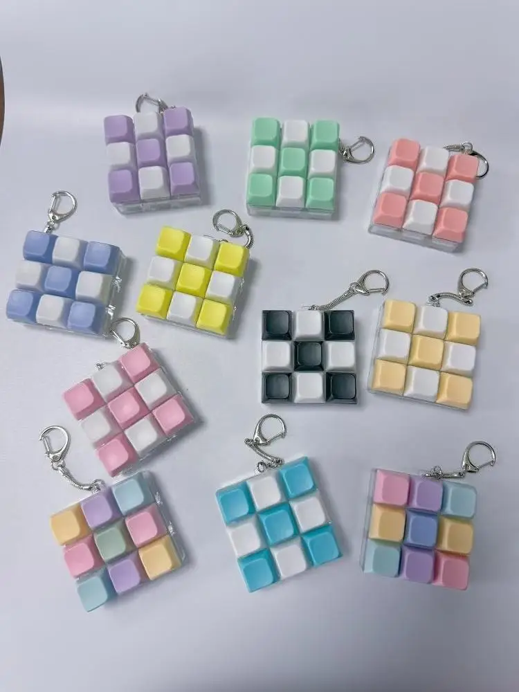 Fidget Keychain DIY Keyboard Key Button Stress Relief Finger Toy Ideal for Busy Students Teachers and Office Staff