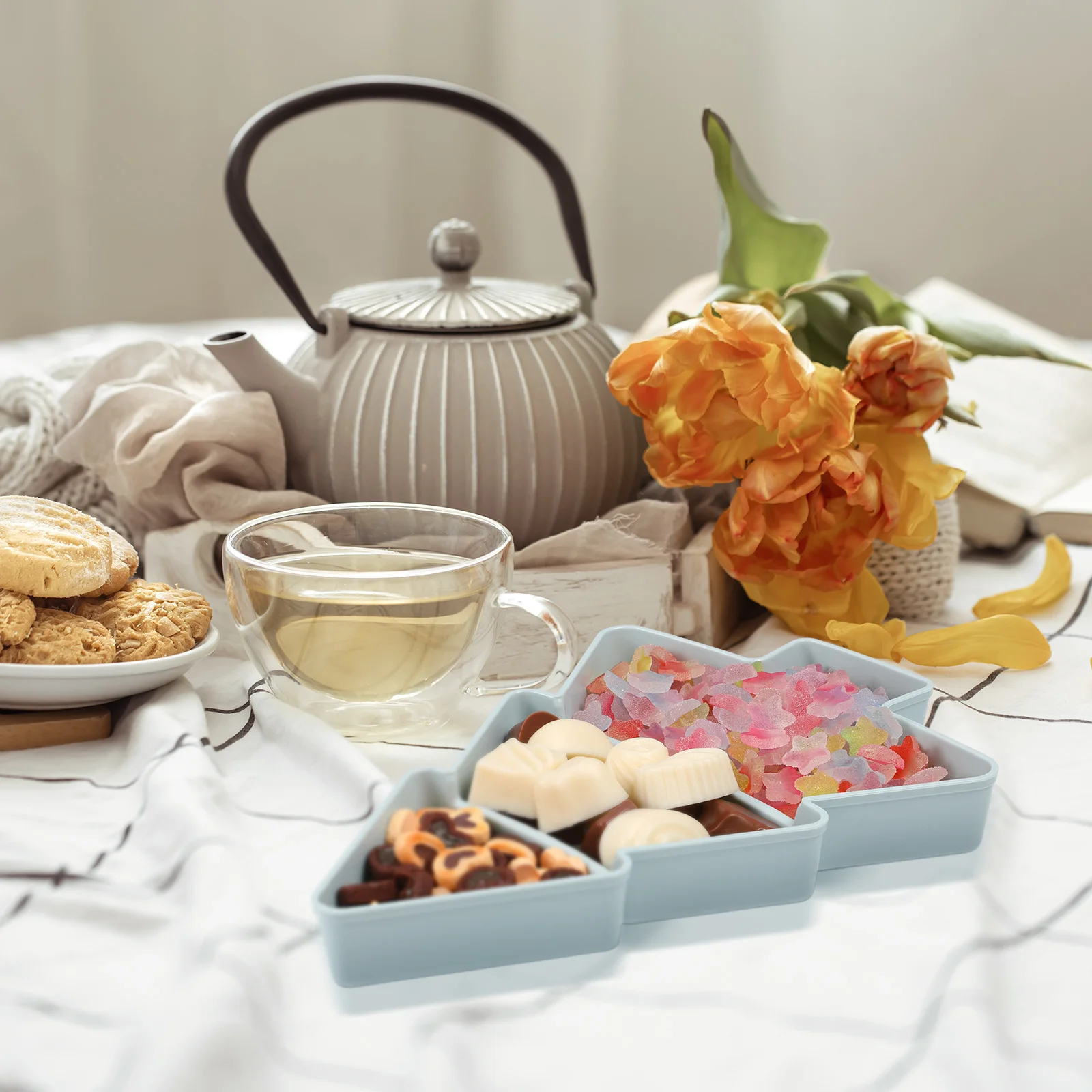 

Creative Christmas Tree Shape Fruit Plate Light Blue Plastic 3 Grids Snacks Nuts Serving Tray for Party Tabletop