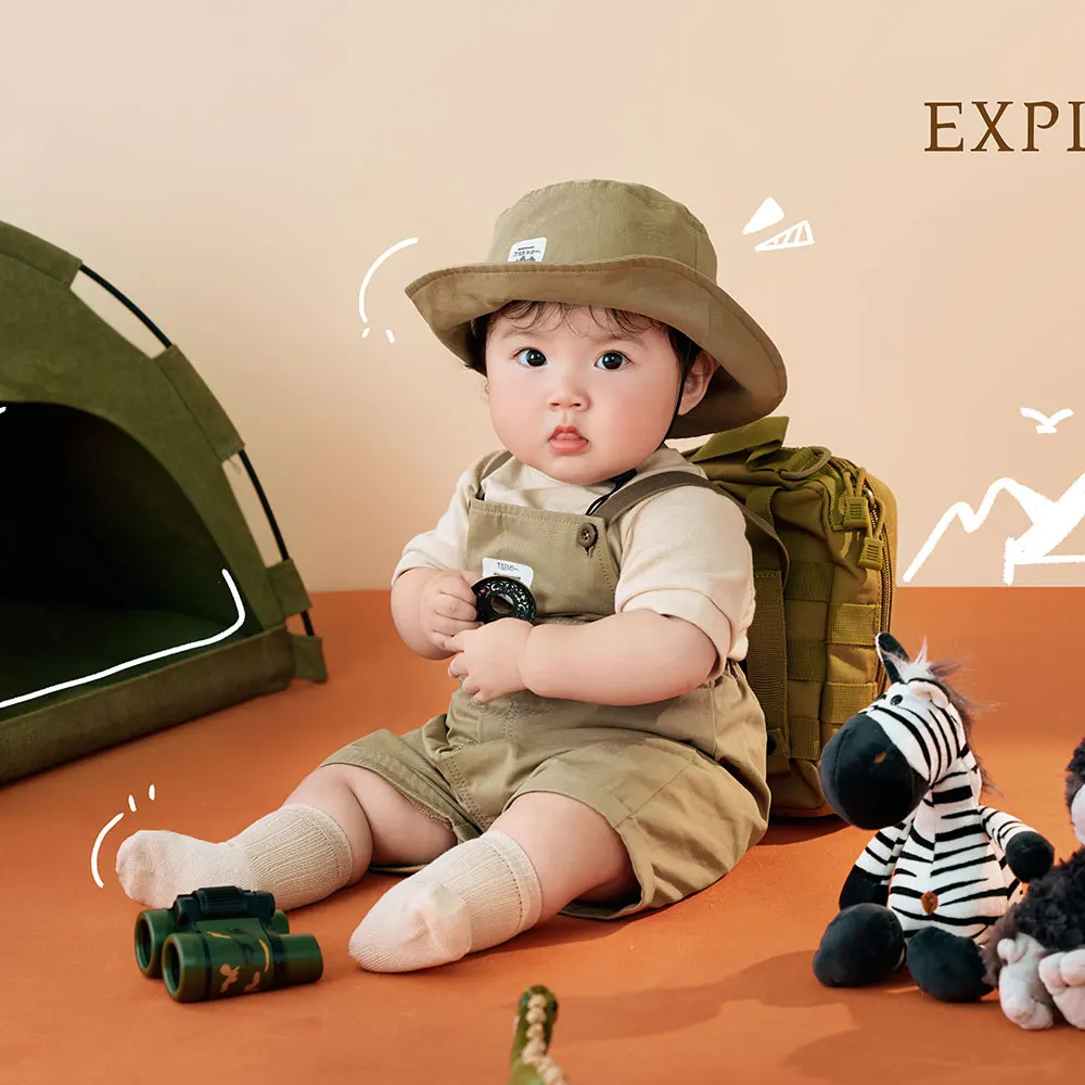 1 Year Old Newborn Photography Props for Boy Explorer Theme Knitted Baby Outfit and Doll with Matching Hat Studio Accessories