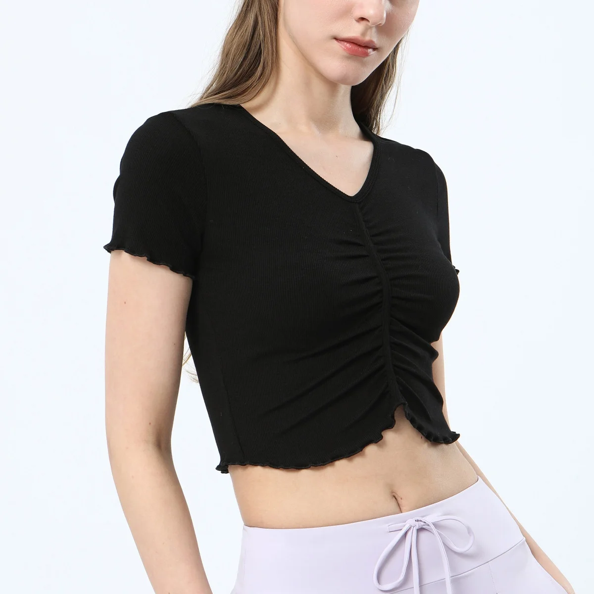 Camiseta de manga corta con volantes para mujer, top corto plisado con cuello en V, sin arrugas, para yoga y fitness