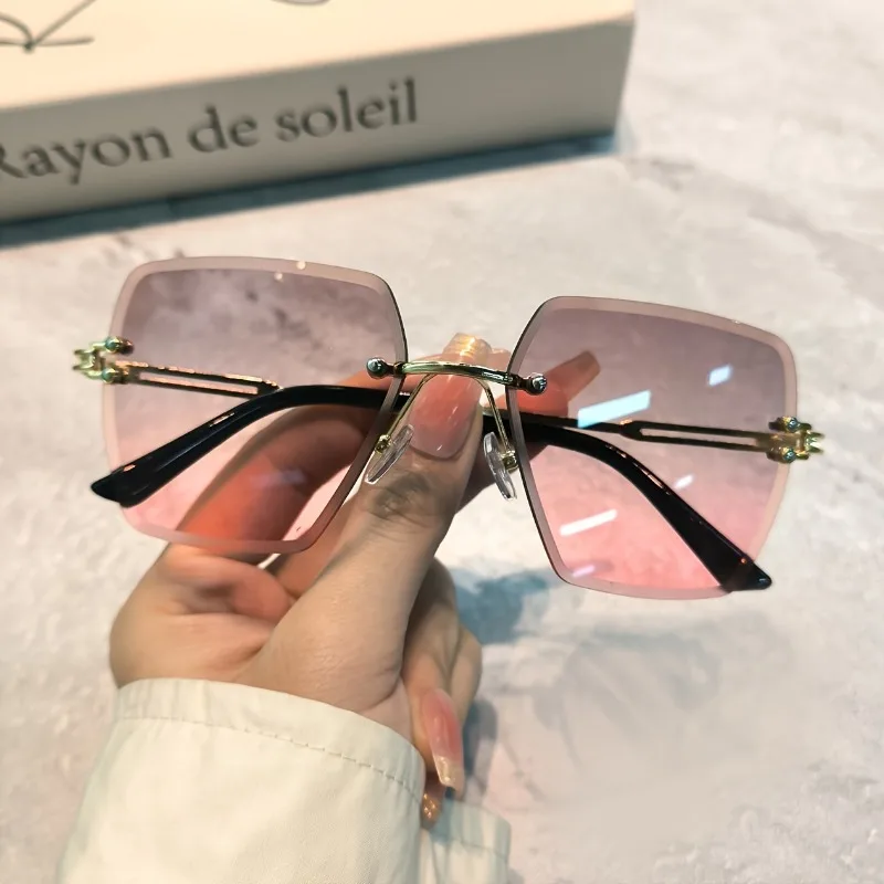 Retro-Mode-Sonnenbrille mit quadratischem Farbverlauf für Damen, modische randlose Strand-Sonnenbrille mit Farbverlauf, UV400-Brille
