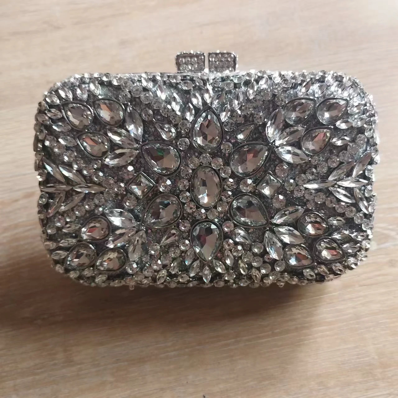 

Women Silver Crystals Clutch Bags Jewels Evening Purse Wedding Bridal Rhinestones Purses And Handbags Party Gems Clutches Bags