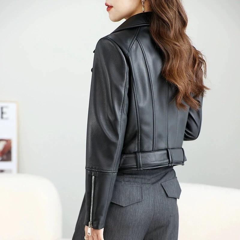 Giacche in vera pelle di pecora da donna Cappotti corti con cerniera nera 2025 Giacche casual in pelle da motociclista e da donna con vita slim fit