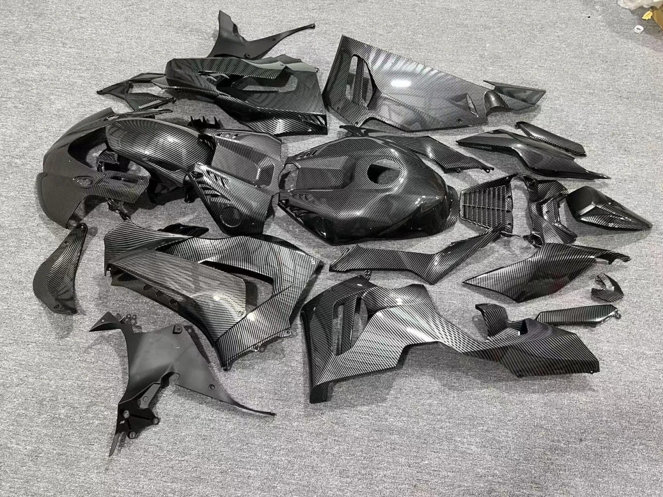 The motorcycle fairing kit is suitable for CBR1000RR-R 2020 2021 2022 2023 CBR1000 20 21 22 23 body fairing carbon fiber paint