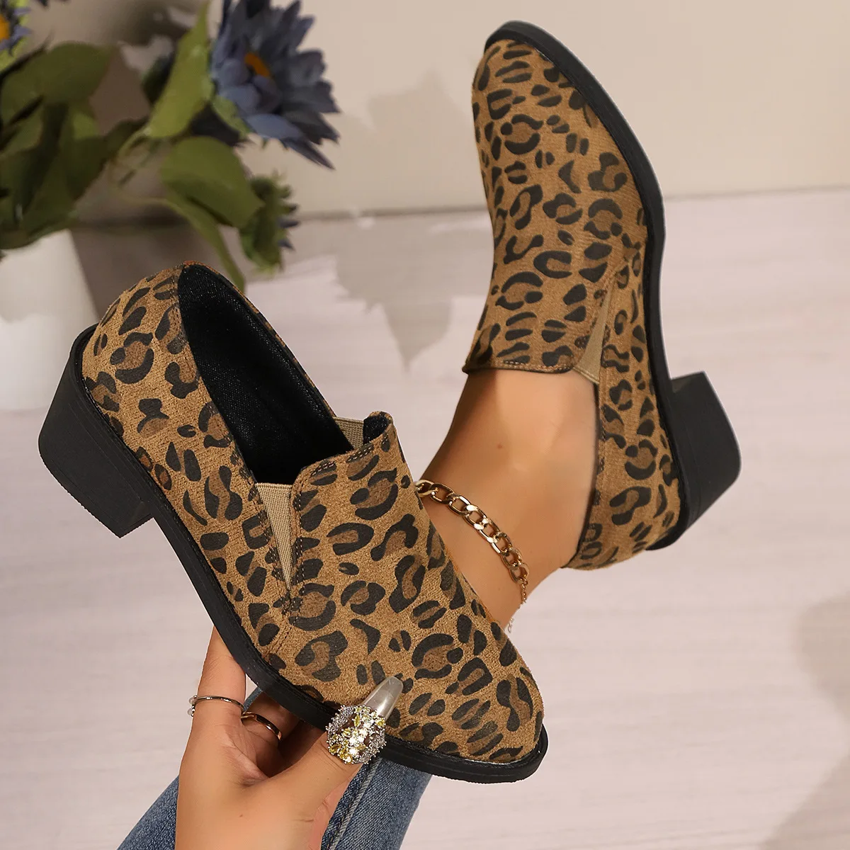 Neue dicke Absätze Slipper Frauen Herbst Slip auf Leoparden muster Pumps Frau plus Größe spitzen Zehen Freizeit schuhe Mujer 43