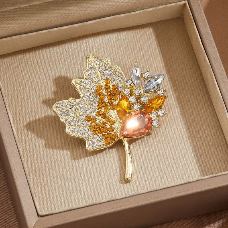 Luxury Rhinestones Leaf Brooches for Women Trendy Elegant Crystal Maple-leaf Brooch Pins Clothes Jewelry Party Gift Accessories