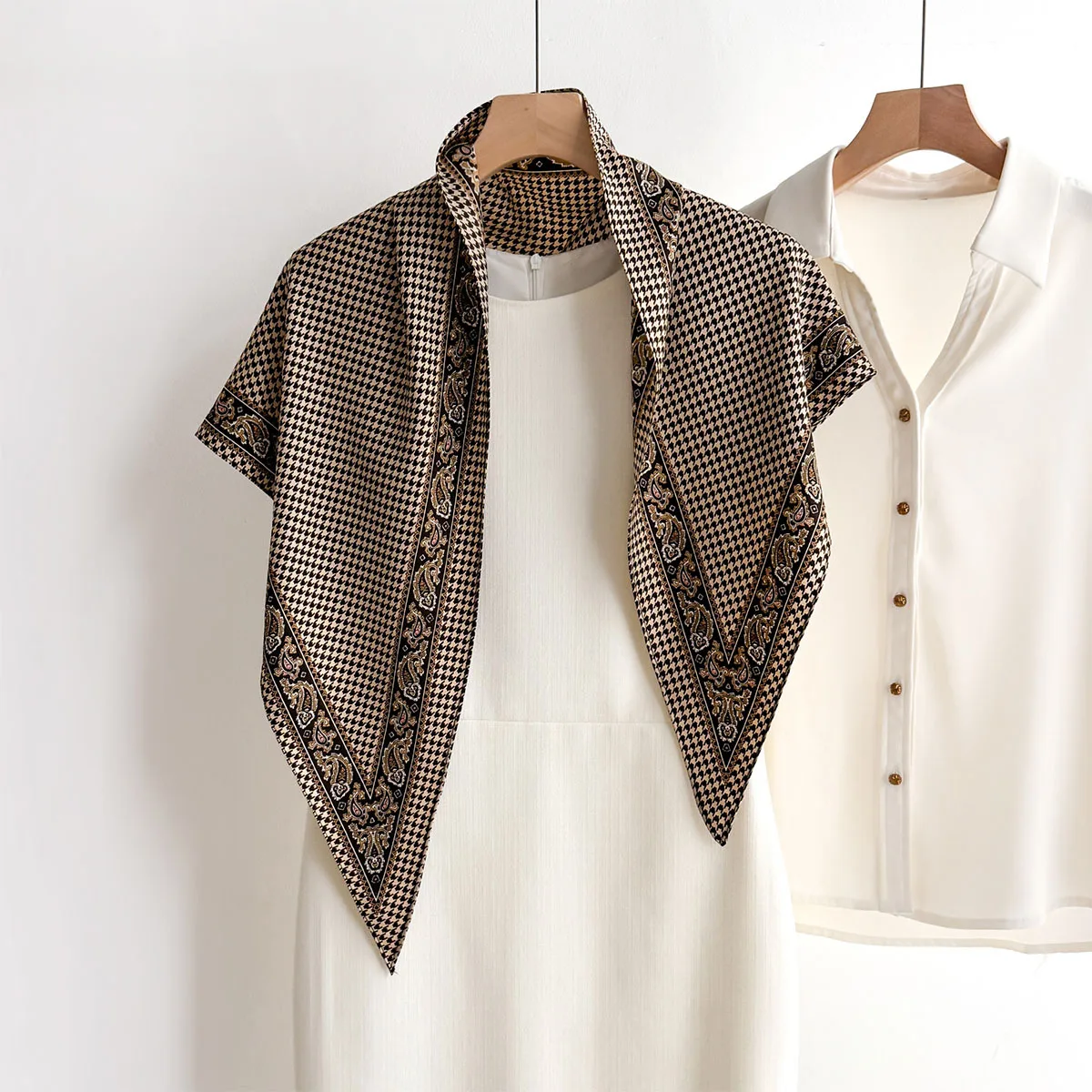 Frühlings-Paisley-bedruckter quadratischer Schal für Damen, weicher Satin-Seidenimitat-Schal, luxuriöser Hijab, Halstuch, eleganter Schal