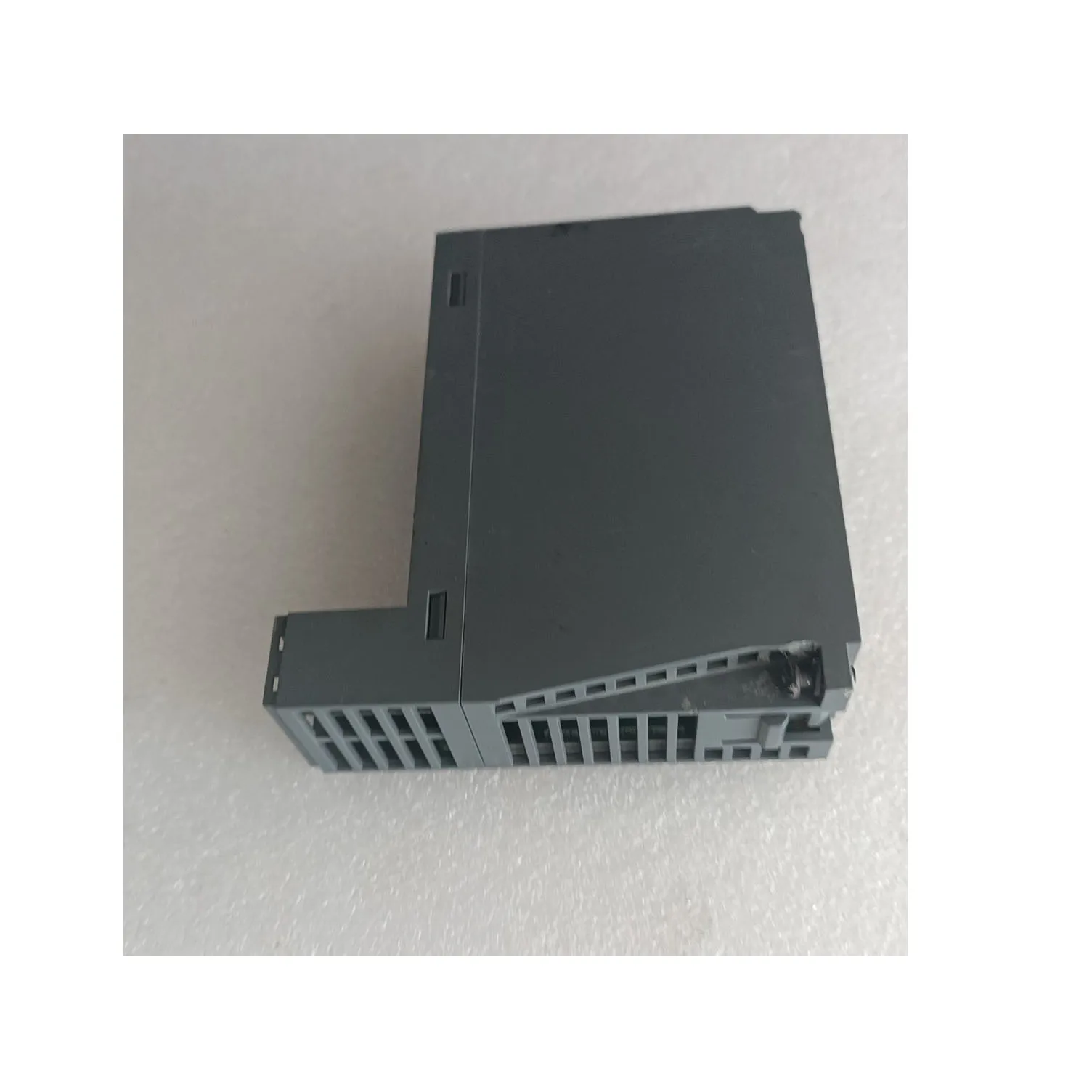 Modulo PLC 2MLF-AC8A Con garanzia