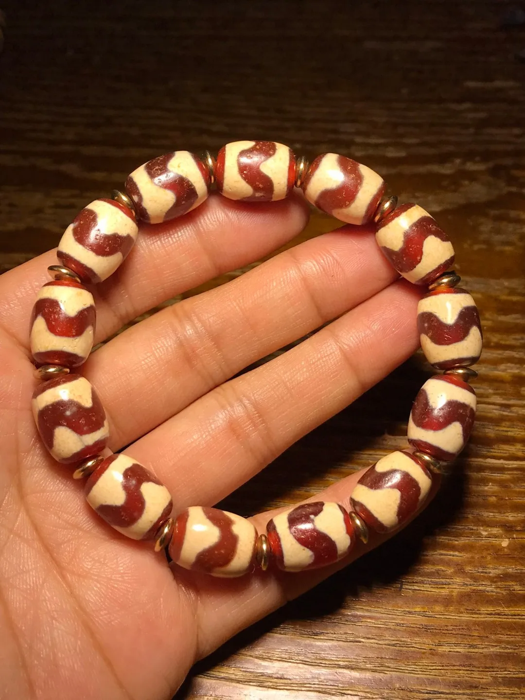 Tibetan patina weathered Daluo red meat tiger tooth day pearl barrel bracelet natural agate bracelet for men and women 10*14mm.