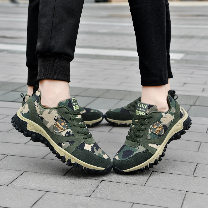 

Couples military training shoes men and women camouflage canvas student training shoes outdoor non-slip mountaineering sneakers