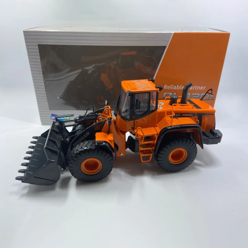 Diecast Model Car 1/40 DOOSAN DL420A Loader Bulldozer Model Alloy Truck Scene Display Collection Toys for Boys Gift