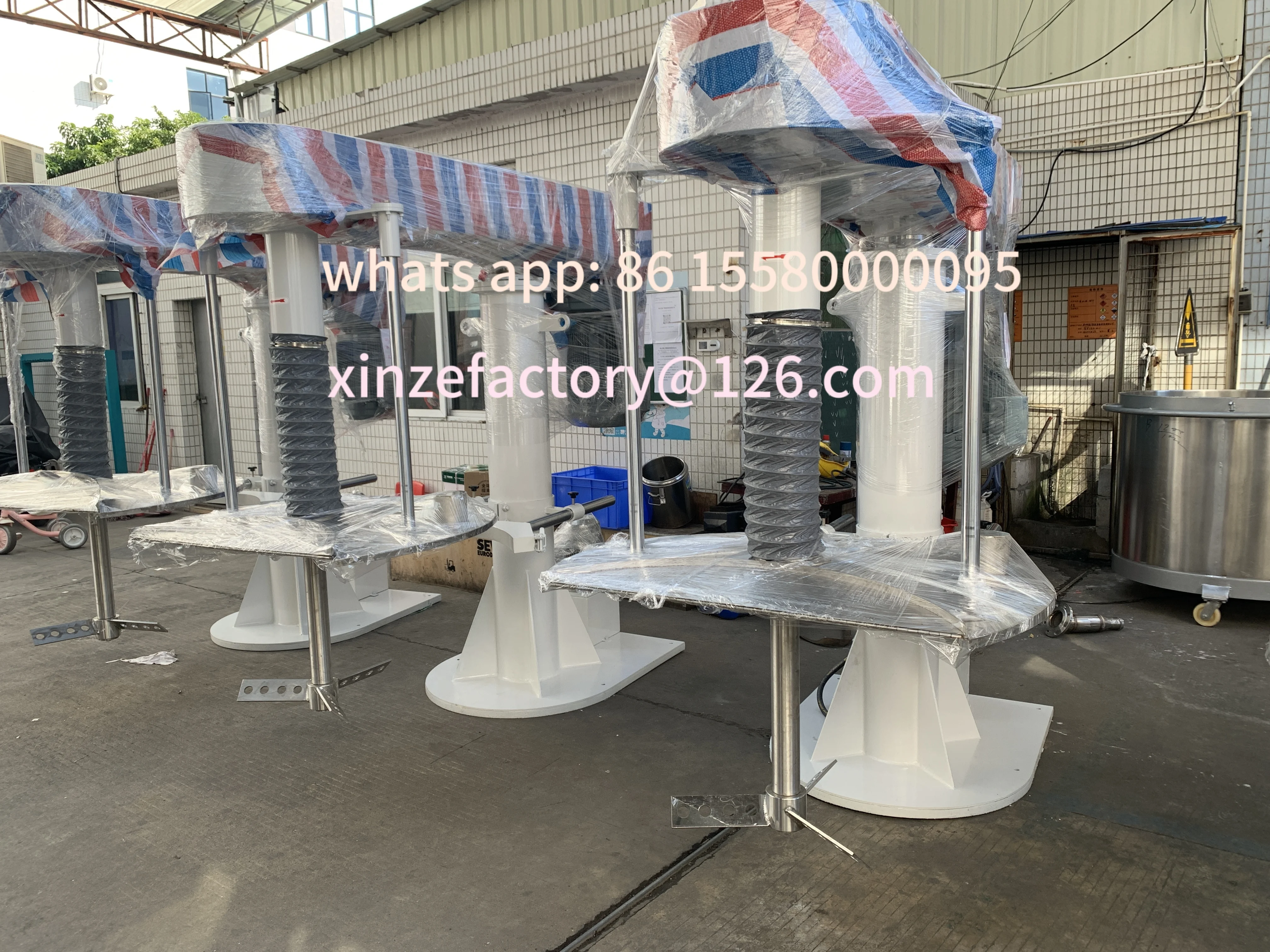 Customizable solvent-based industrial road marking paint