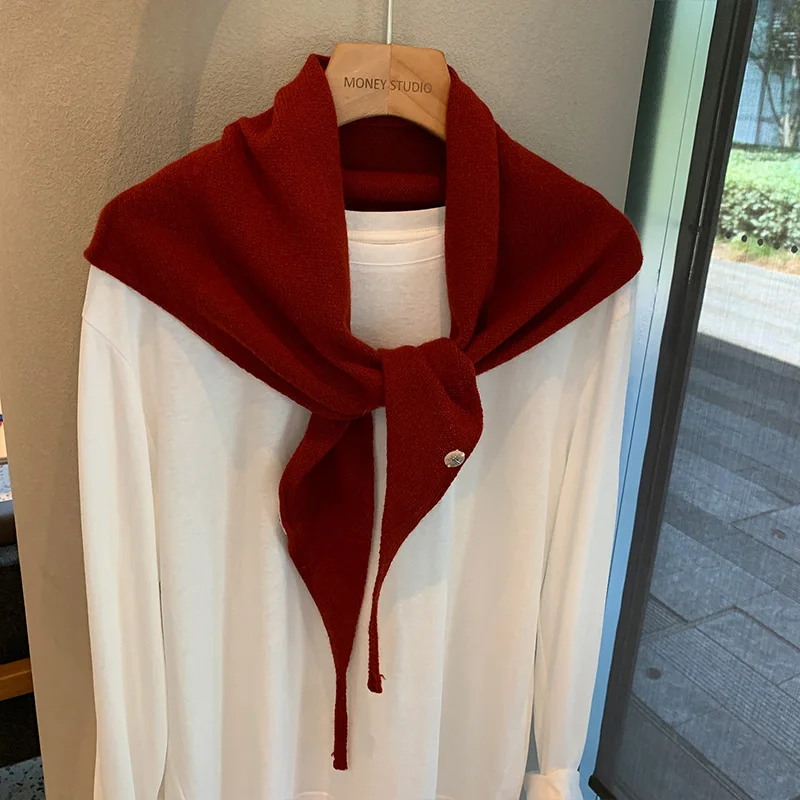 

Light luxury outerwear with personalized neck, essential warm and stylish outfits photoshoots and outings, hi